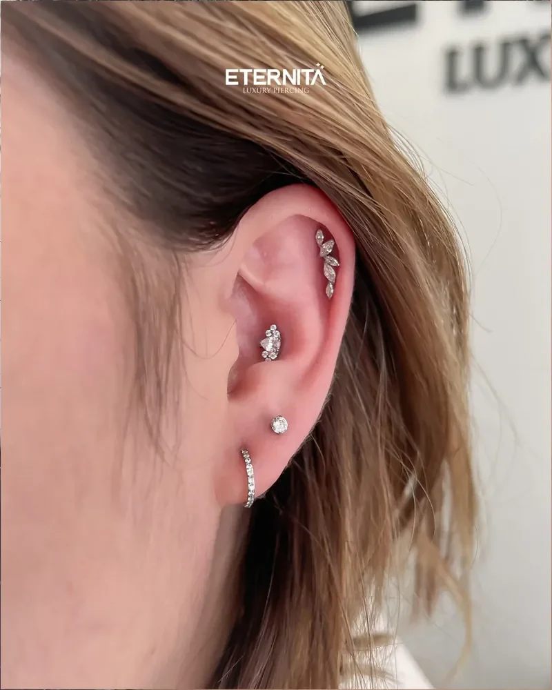 Projet auriculaire avec pierres claires